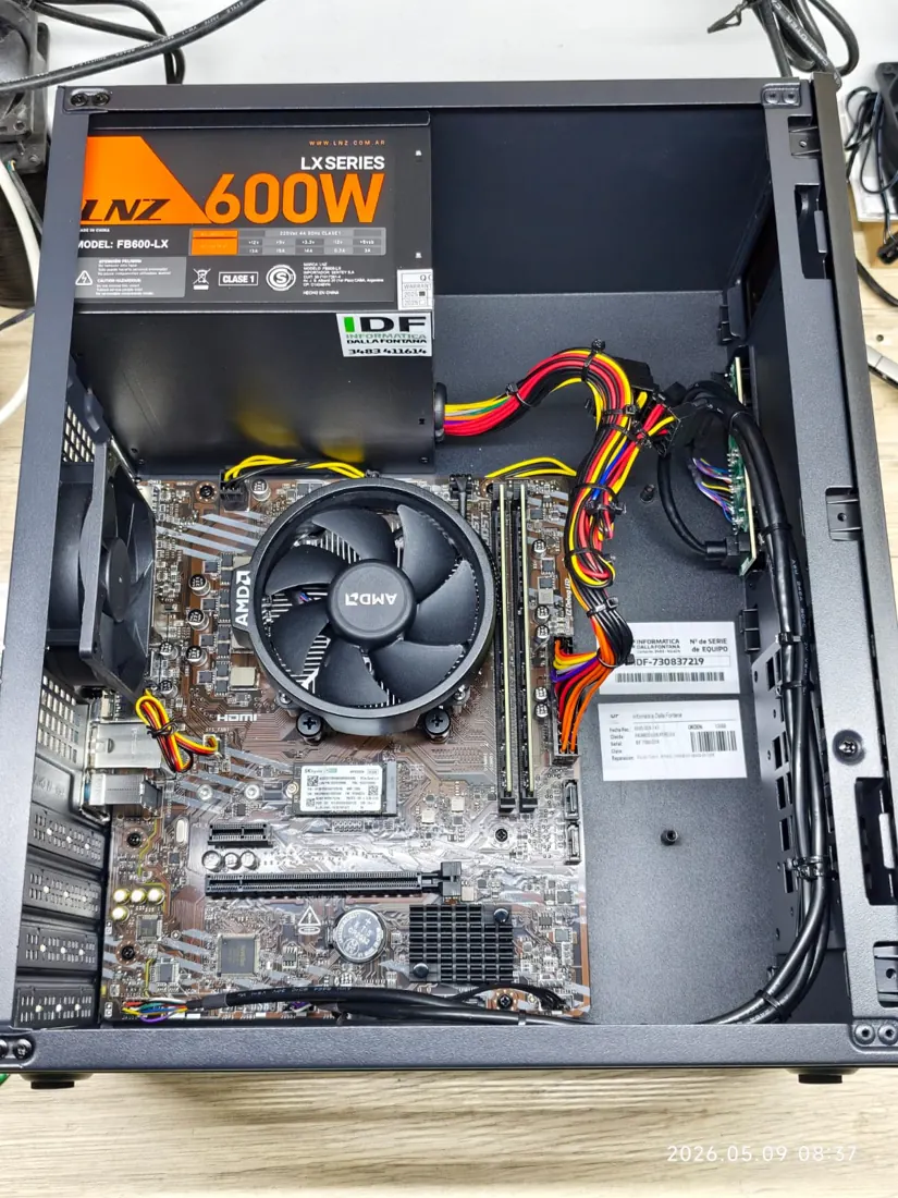 PC armada con fuente de 600 W